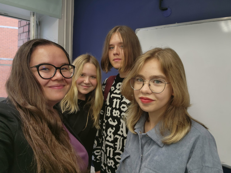 Активисты школьного медиацентра провели мастер-класс по тележурналистике в Академии юных талантов Республики Коми.